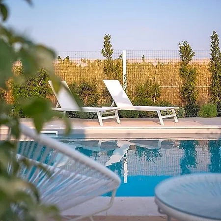 Masseria Ella Bed & Breakfast 4*